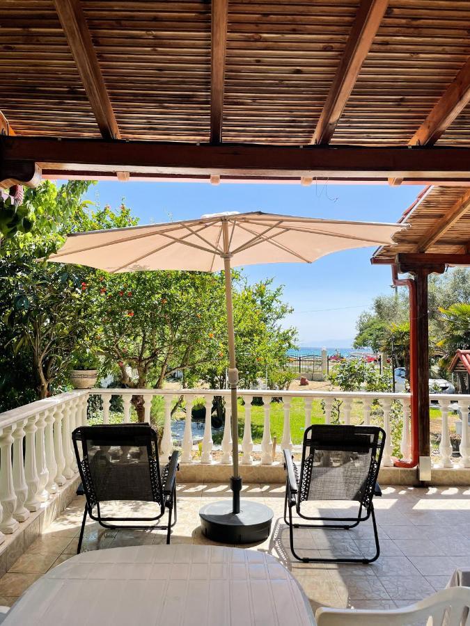 Casa Lia-Beach Front Villa Nea Kallikrateia Exterior foto