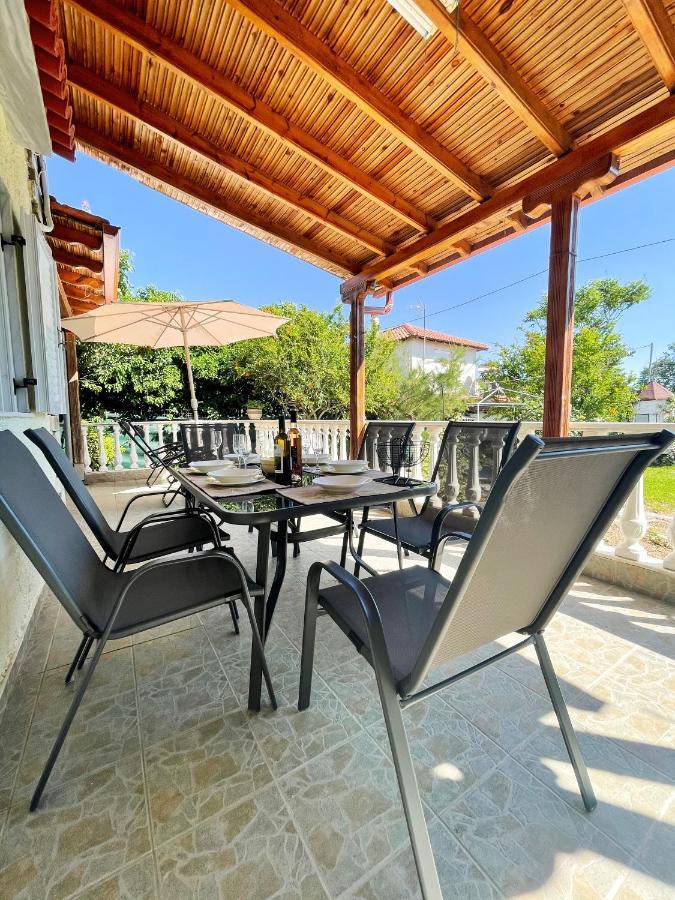 Casa Lia-Beach Front Villa Nea Kallikrateia Exterior foto